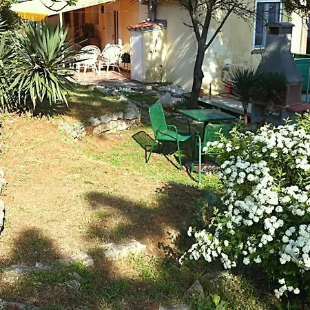 Apartman Bella 1 *